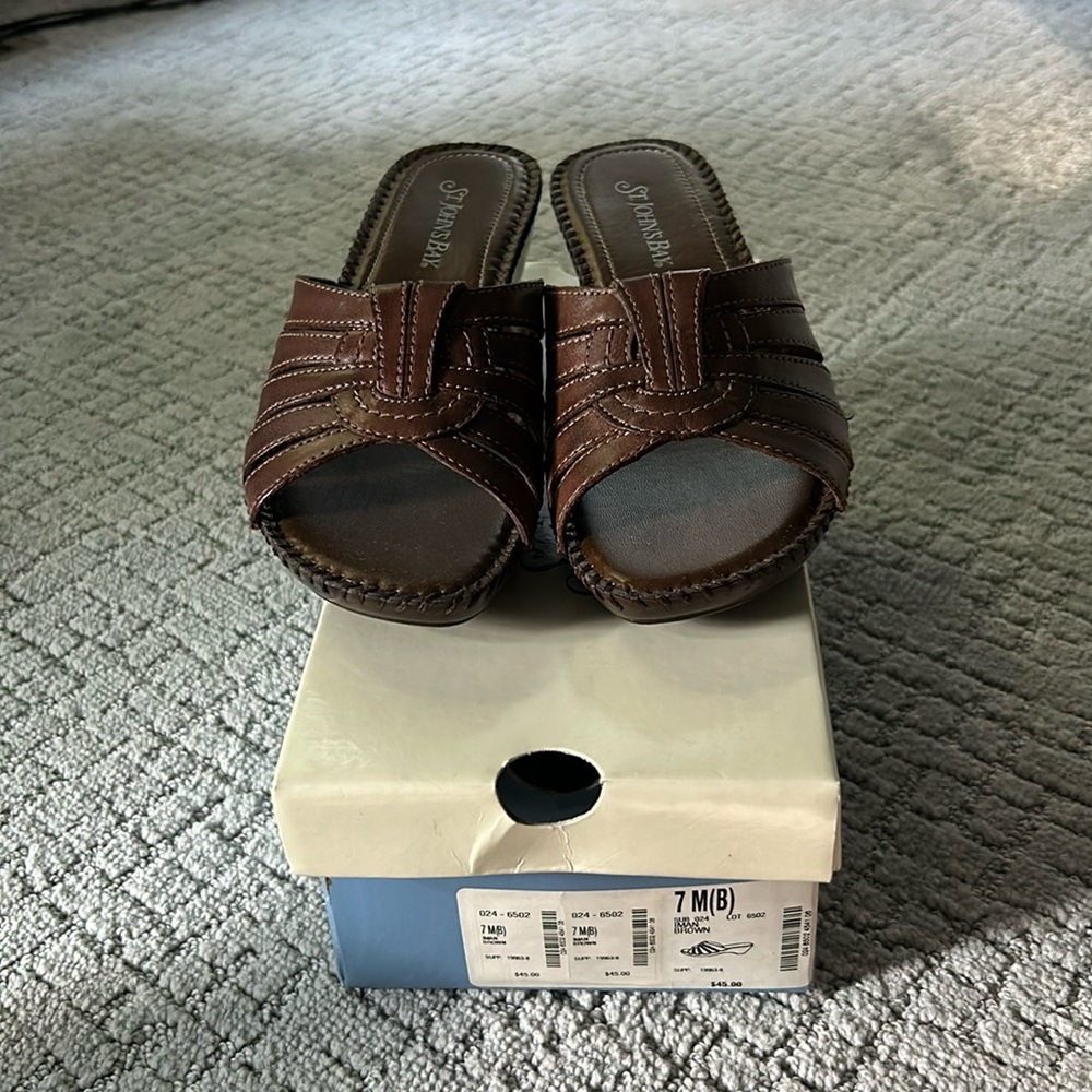 St.John’s Bay sandals new size 7 colour brown